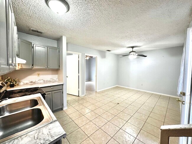 Building Photo - 311 Soria Dr