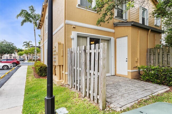 Building Photo - 230 SE 29th Ave