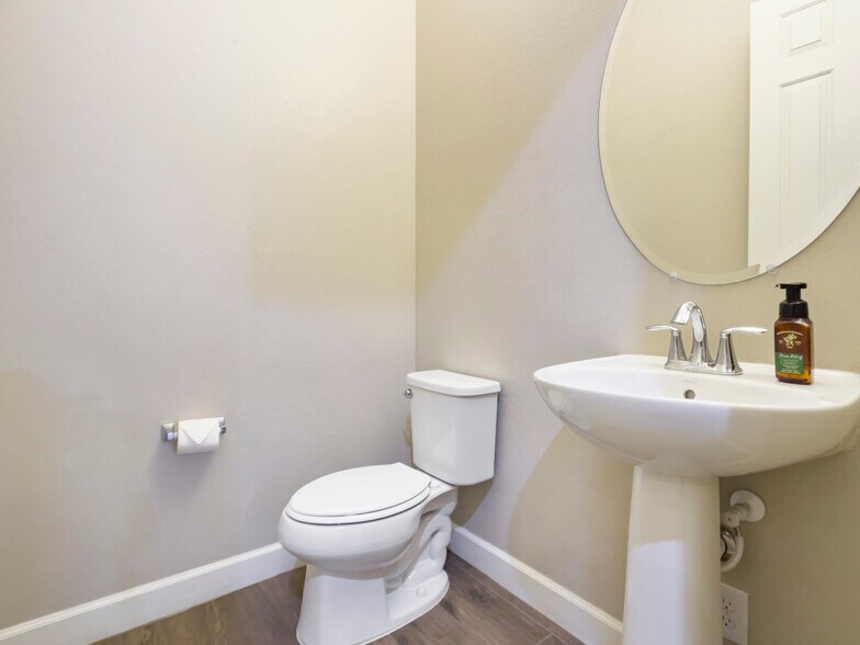 Powder room - 5132 S Centric Way