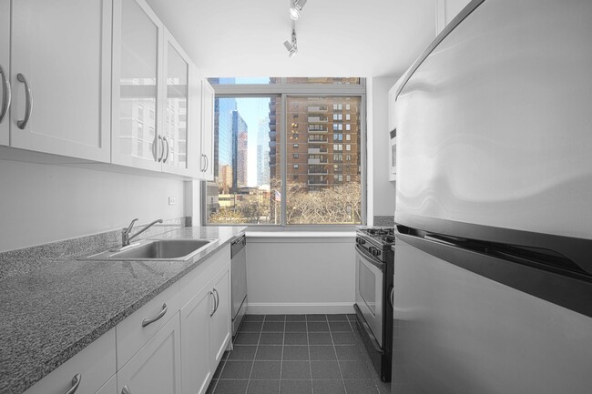 Building Photo - 360 W 43rd St