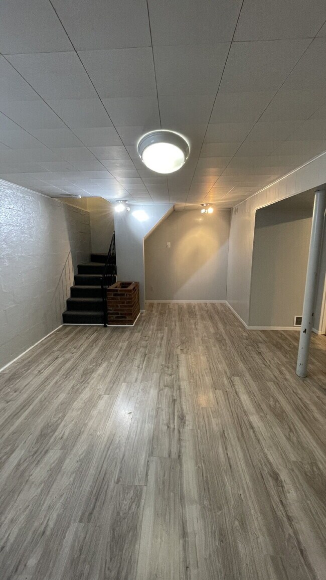 Building Photo - Charming 3 bed, 2 bath with finished basement!