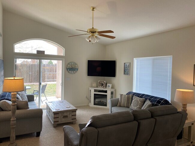 Building Photo - 1036 Willowcrest Dr