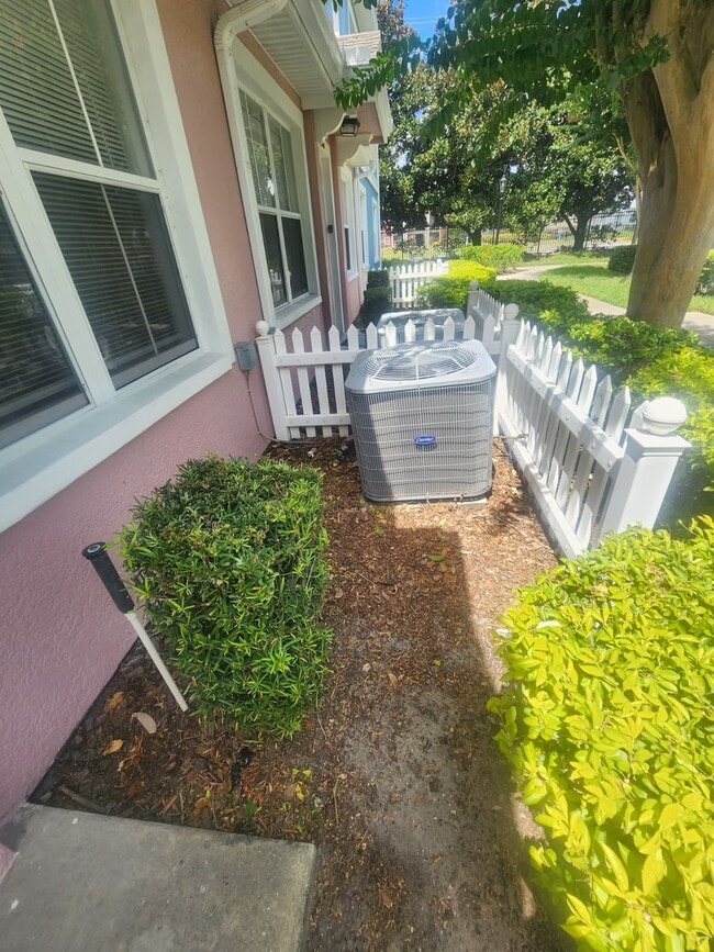 Building Photo - 4002 Venetian Bay Dr
