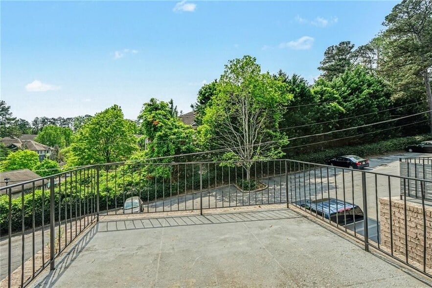 Building Photo - 2805 Northeast Expy