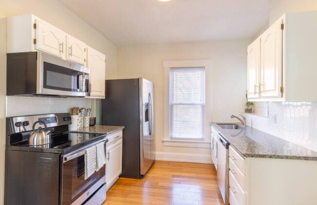 Building Photo - 1119 E Fulton St