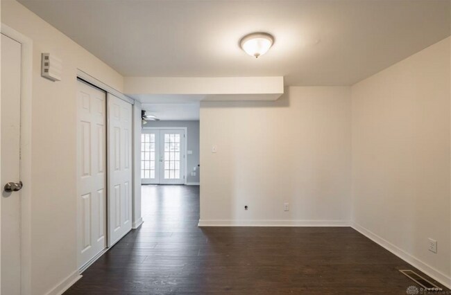 Building Photo - 1408 Long Island Ct