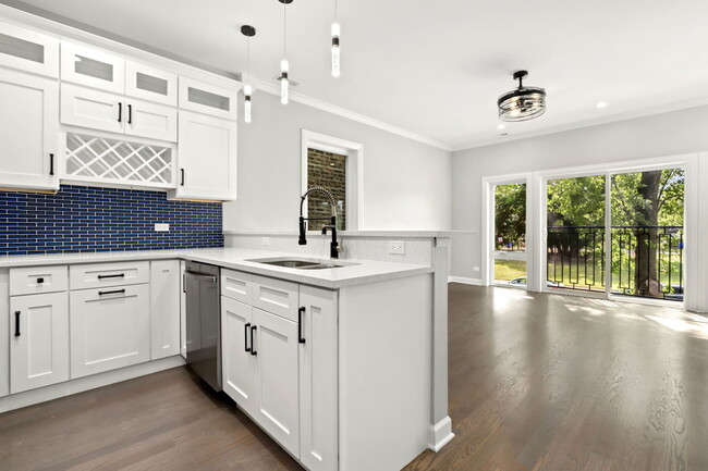 Building Photo - 4605 S Langley Ave