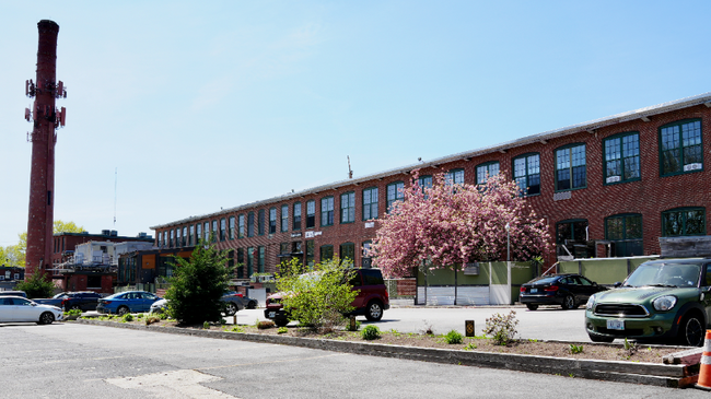 Building Photo - 1117 Douglas Ave