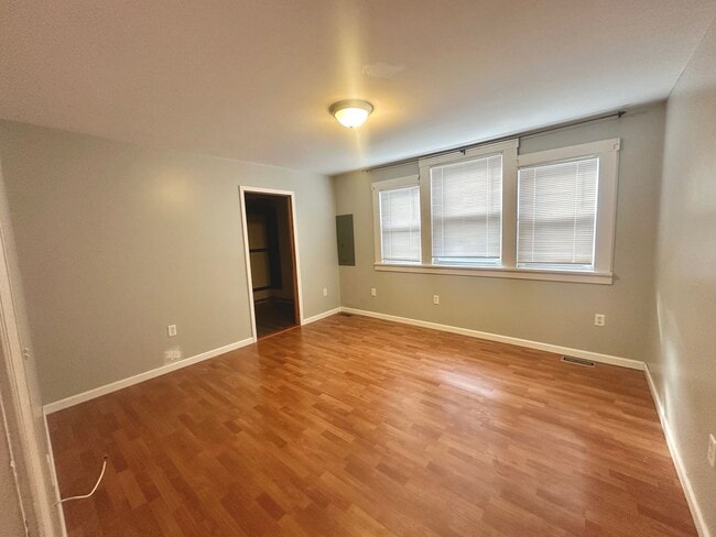 Building Photo - 32 Barberie Ave