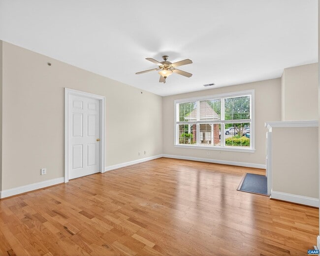 Building Photo - 949 Glenwood Station Ln