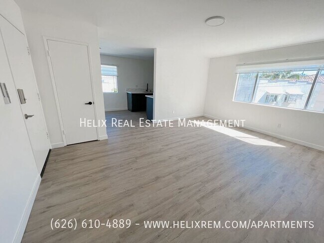 Building Photo - 1313 Huntington Dr