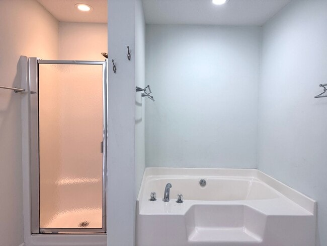 Building Photo - Large 3 bed, 2 bath home in Harwell Hills