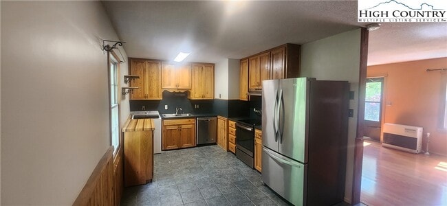 Building Photo - 112 Knoll Dr