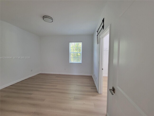 Building Photo - 1107 NW 40th Ter