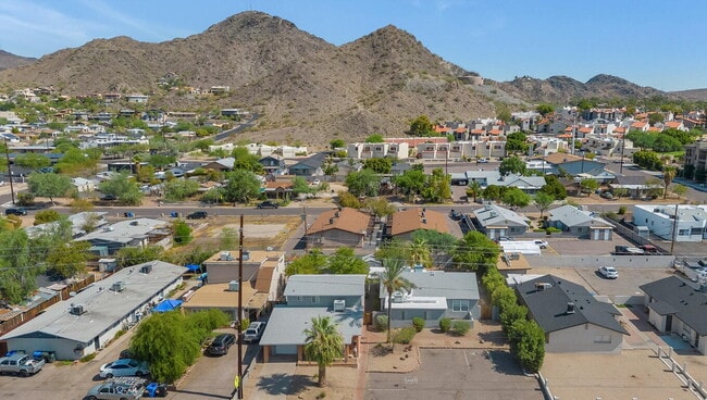 Building Photo - UPDATED PHOENIX RENTAL – 3 BED, 2 BATH NEA...