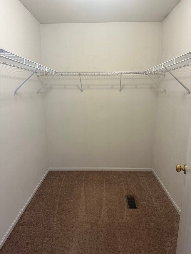 Building Photo - 1211 Bluejay Ln