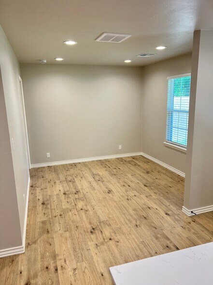 Building Photo - 1615 Iowa St