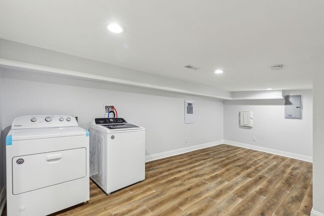 Building Photo - Newly Renovated Single Family Brewerytown