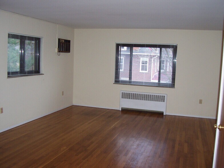 Building Photo - 545 Howell Ave