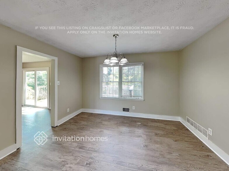 Building Photo - 215 Simpson Dr NE