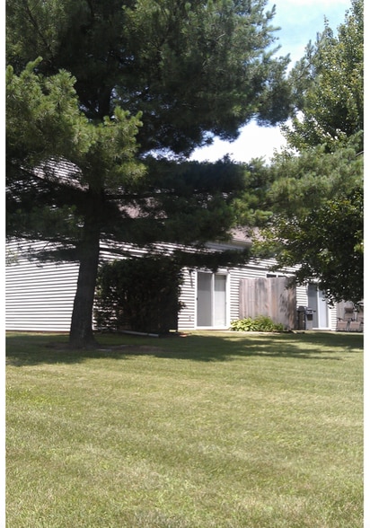 Building Photo - 1332 Spring Village Dr