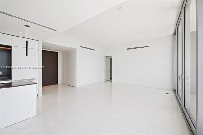 Building Photo - 300 Biscayne Blvd Way