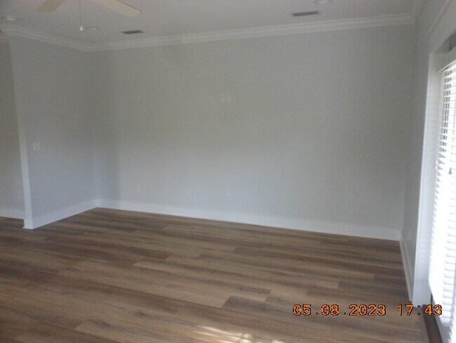Building Photo - 120 Crane Dr