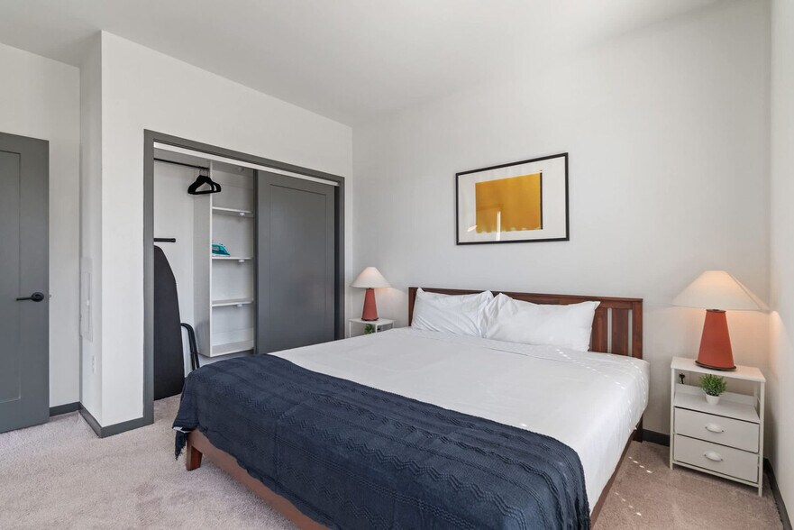 Building Photo - 6160 N Rural St