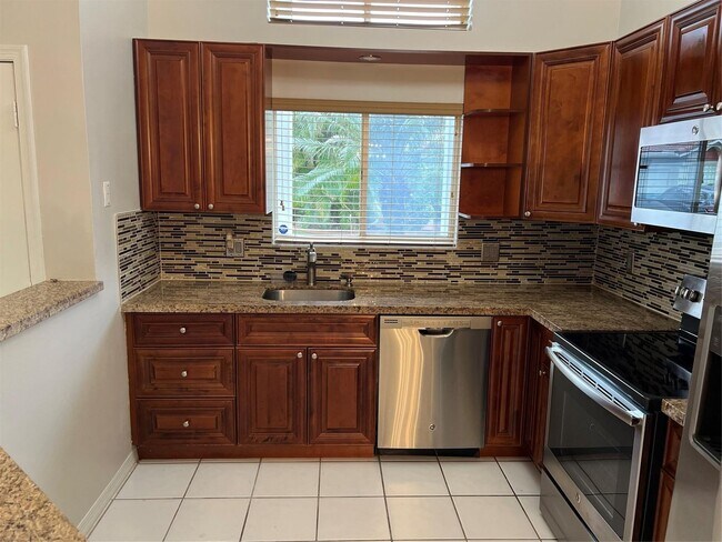 Building Photo - 7568 Pinewalk Dr S