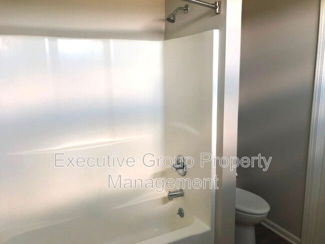 Building Photo - 275 Oxmoor Dr