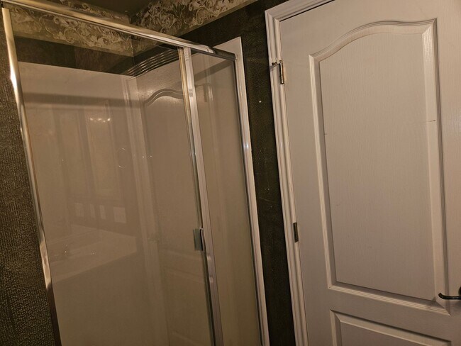 Building Photo - Garden Home in Gated Community