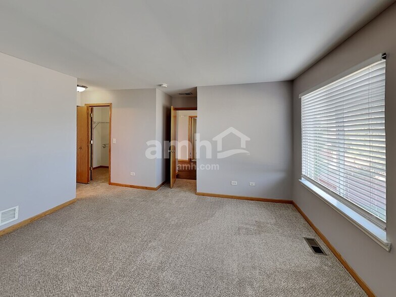 Building Photo - 2419 Paradise Cir