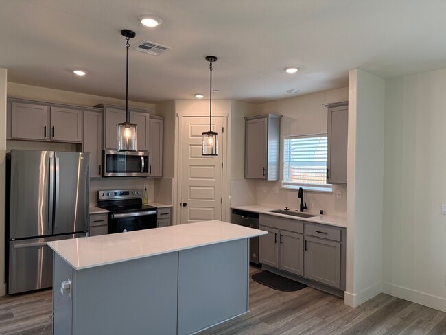 Building Photo - 402 Broadstone Ct