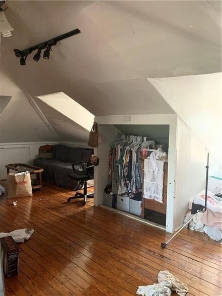 Building Photo - 32 Ann St