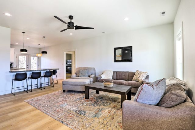 Building Photo - 40780 Clearview Dr N