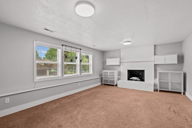 Building Photo - 7393 SW Bayberry Dr