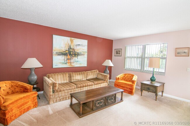 Building Photo - 39 Burgundy A