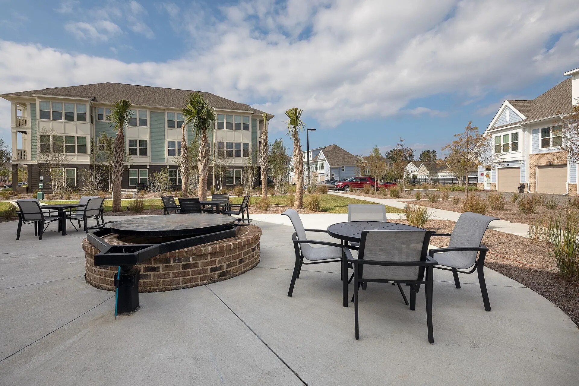 Building Photo - 115 Great Lawn Dr