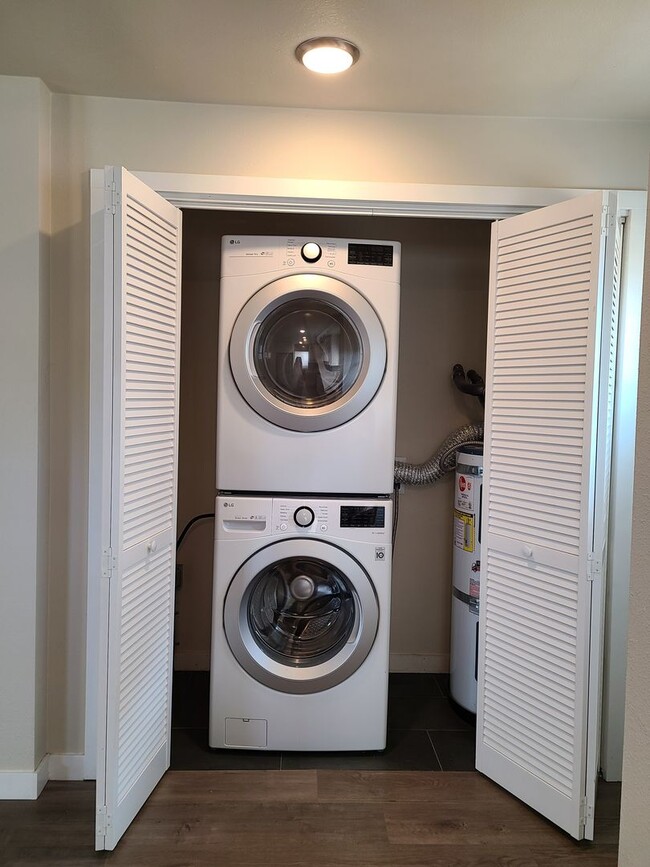 Building Photo - Beautifully Updated South Tacoma 3 Bedroom