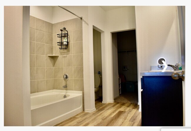 Building Photo - 1811 Legacy Hills Dr
