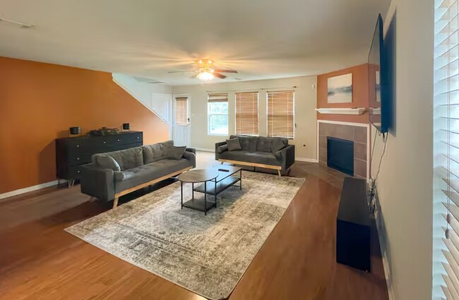 Building Photo - 20918 Foxwood Glen Ln