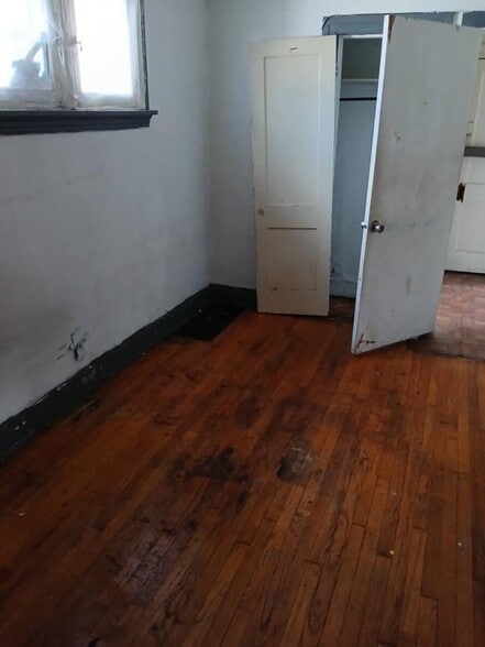 Building Photo - 4931 Plover Ave