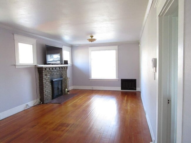 Building Photo - 2 Bedroom, 2 Bathroom Home North Proctor i...