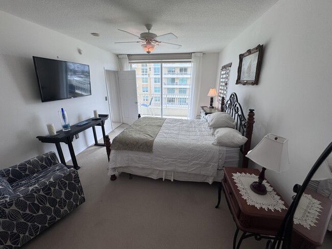 Building Photo - 700 E Boynton Beach Blvd