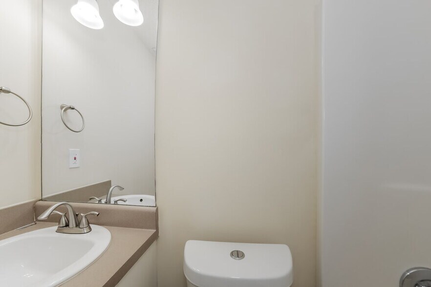 Building Photo - 67 Middlebrook Dr