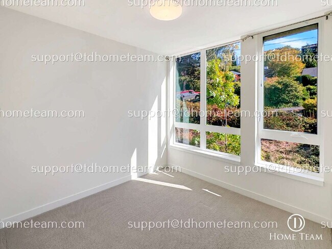 Building Photo - "Spacious 3-Bed Townhouse with Scenic View...