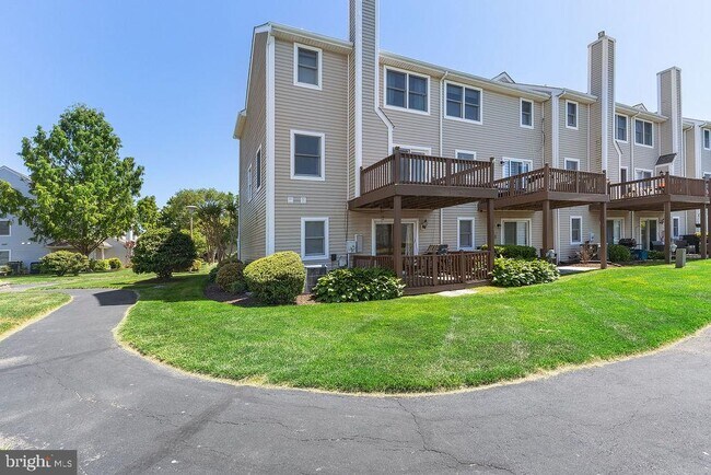 Building Photo - 400 Schooner Way