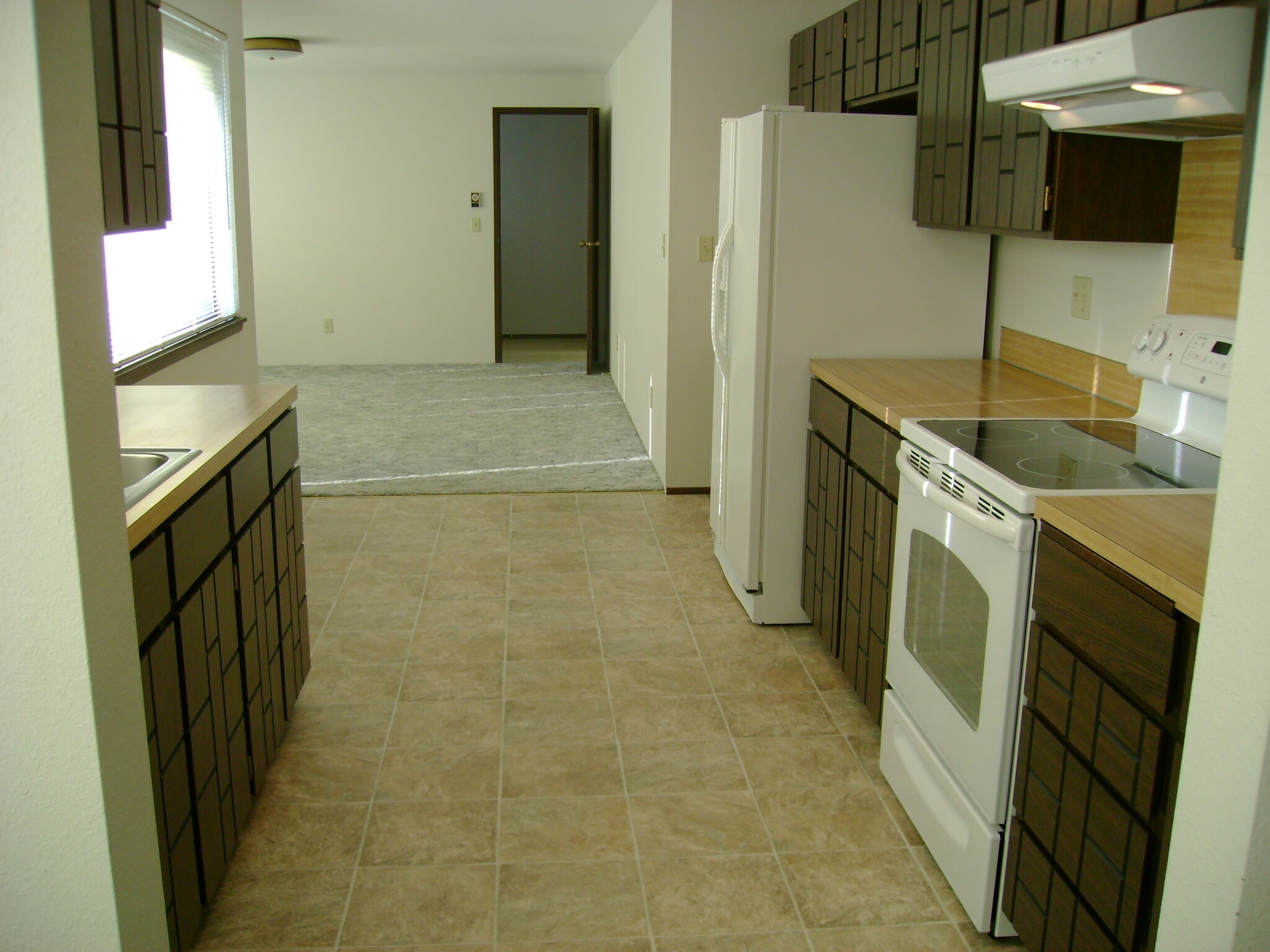 Building Photo - 1420 W 10th St