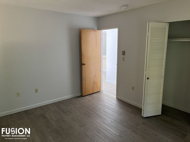 Building Photo - Warm & Inviting One-Level Condo in South B...