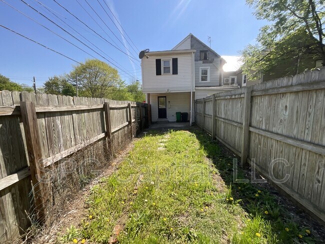 Building Photo - 230 N Pitt St